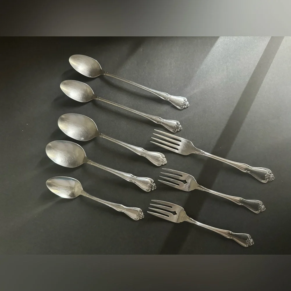 Oneida Stainless 1881 Rogers Ltd Mixed Lot Of Flatware